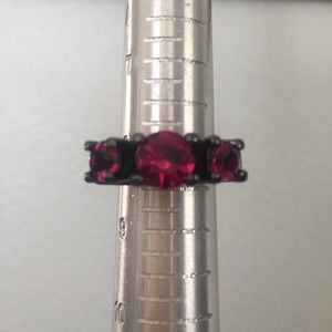 🛍GORGEOUS 10 kt BLACK RHODIUM STATEMENT RING🛍